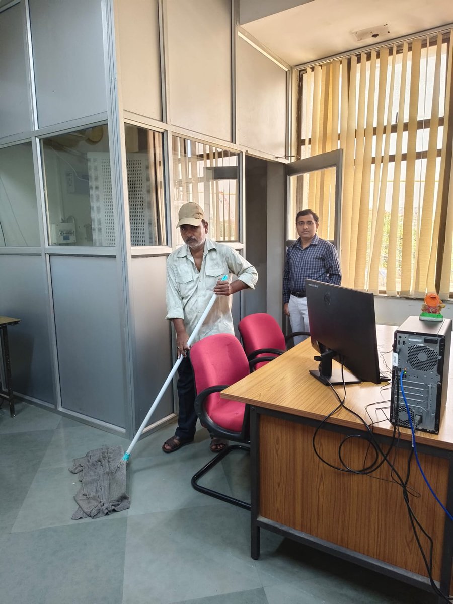 nasi_academy's tweet photo. 🧹✨ Glimpses of the cleanliness drive in the Executive Secretary’s (ES) room & IT Room at NASI under #SpecialCampaign6.0 🧼🌿 Promoting cleanliness, hygiene, and a well-organized workplace! 🏢🇮🇳
#SpecialCampaign6.0 #Swachhata #NASI https://t.co/wuVBoZwABv