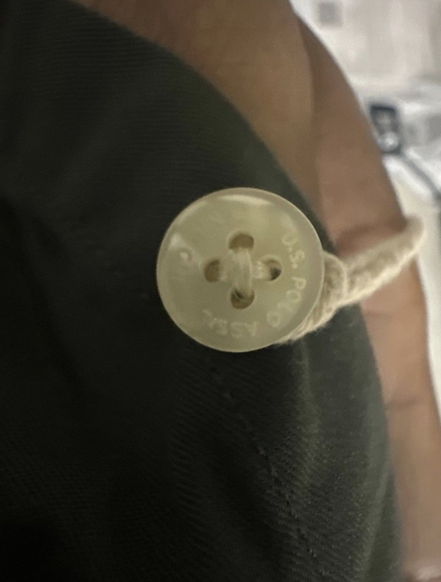 Hispanian's tweet photo. @AJIOLife experienced regarding my recent orders from Ajio… out of 4 merchandise order two were returned due to fake products and rest seems to be reused ones ….never expected such service from @reliancegroup venture….highly disappointed… https://t.co/biLG53fiMB