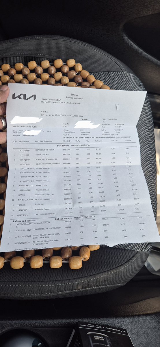 rajboss26's tweet photo. 1/8 — Kia's Service Standards

After-sales experience @KiaInd is proud of?
Annual service at Dhriti Automotive LLP, Pune, on 08 Oct. Paid ₹6,043.
Repeated delays, broken promises &amp; a dirty car despite assured deep cleaning.
21 photos expose the experience.

#KiaIndia #KiaService https://t.co/RHcPz3bTT8