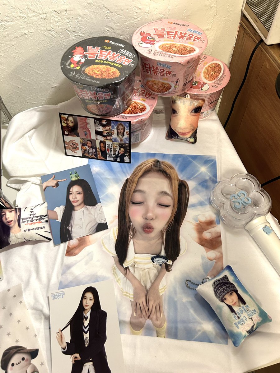 s2usu1's tweet photo. ♡ 태자님 생신 ♡
#태자생일이얀 https://t.co/fOc4E6s1rU