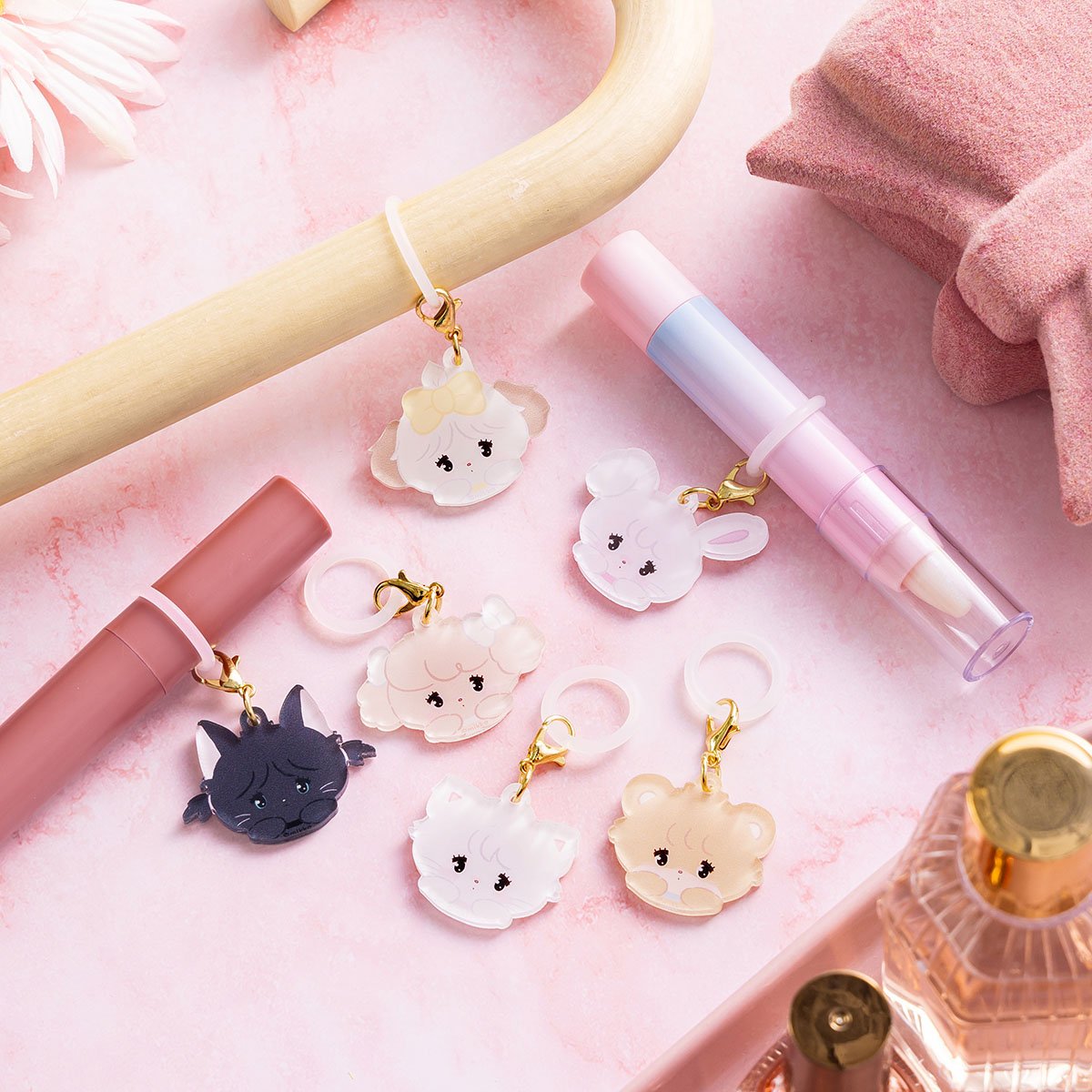 lilalamodestore's tweet photo. ⸜⸜ オンラインくじ追加販売決定🎉 ⸝⸝

𝐋𝐢𝐥 𝐚𝐥𝐚 𝐦𝐨𝐝𝐞
⌜ おかおアクリルチャームマーカー(全6種) ⌟
⌜ Blueシリーズ パール付きアクリルミニチャーム(全7種) ⌟

2種類のくじが同時開催🎀
両方の商品をまとめて引き換えできるよ♡

どの子が当たるかはお楽しみ🫧
自分だけの可愛い目印に🤍

🗓️販売期間：10/16(金)11:00〜11/6(金)23:59
🎯GPSくじにて：各くじ1回400円(税込)

※Lil ala mode store とは別サイト

⇣ オンラインくじストアや
　商品詳細はリプライへ🍒

#Lilalamode #リルアラモード #mikko