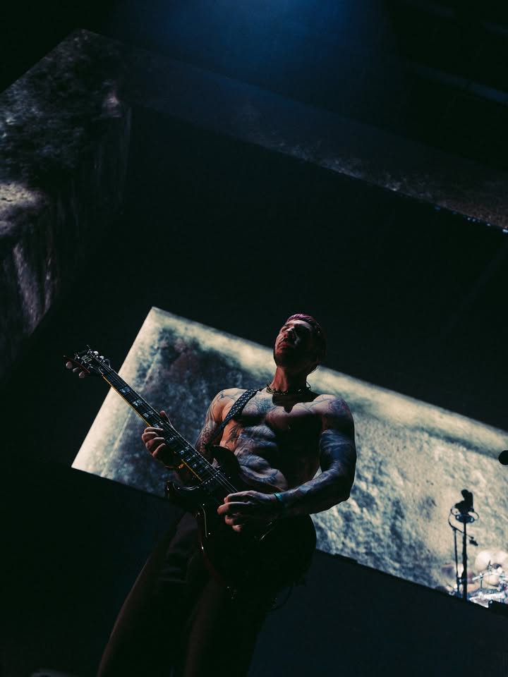 TheOfficialA7X's tweet photo. Two nights in Bangkok—Thank you 🇹🇭

Jakarta, we return on Saturday. 

📷: Hamoiiz + VIJICORP https://t.co/StXF1Uplht