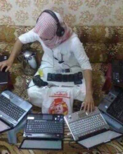 asviii2's tweet photo. وانا جالسه ادافع عن السعودين والسعوديات بكل برامج التواصل واعطي كل تغريده تدافع عنهم لايكات : https://t.co/kb66fI3jxS