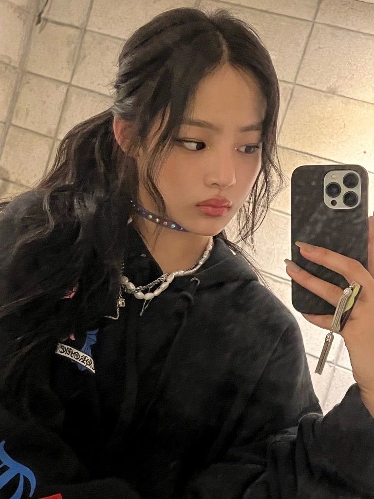 MinjiPopBase's tweet photo. Minji is So cute 

#Minji #민지 https://t.co/eO6MIu1wSn