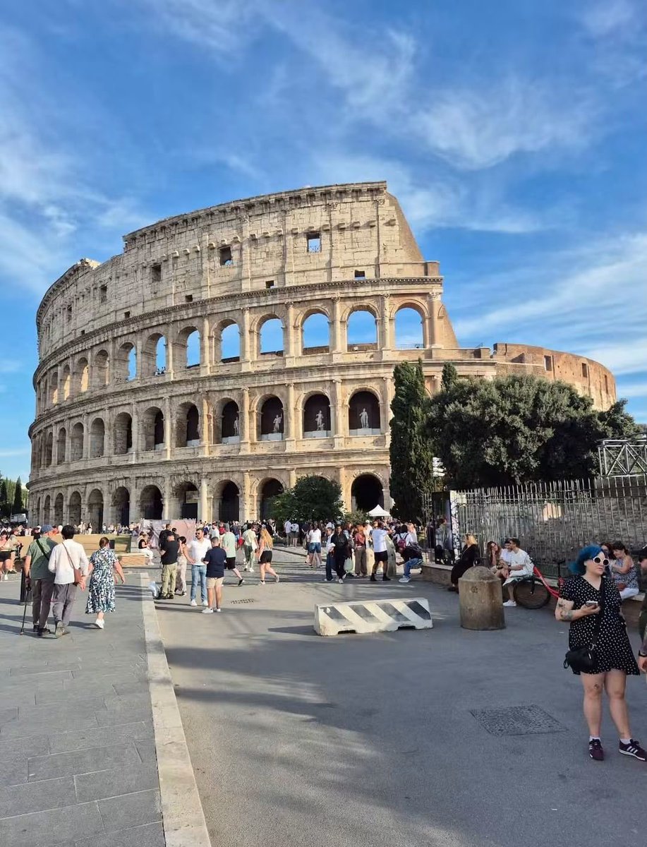 SeascapeNature's tweet photo. Colosseum Rome Italy 🇮🇹 https://t.co/4tphyFeC4H