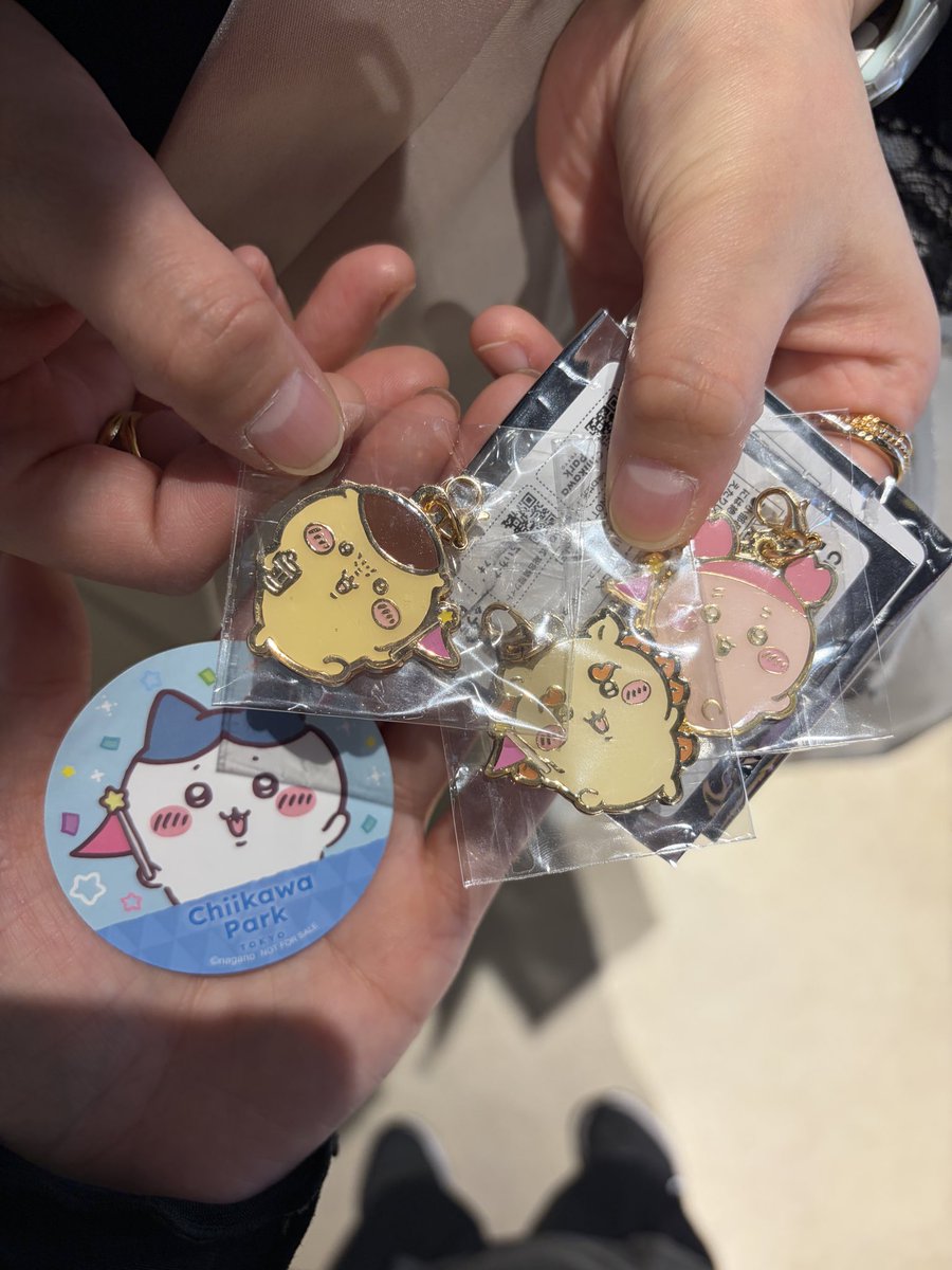 96spica's tweet photo. 交換　ちいかわパーク　メタルチャーム　ステッカー　缶バッジ
求→同種うさぎ>>定価(or送料)
譲→ハチワレ、カニちゃん(古本屋さん)、シーサー、くりまんじゅう
本日池袋手渡し
後日郵送にて交換希望
家族分含みます。
まとめての方優先ですが決まらなければ検討致します。よろしくお願い致します。 https://t.co/6WzwizBzEr