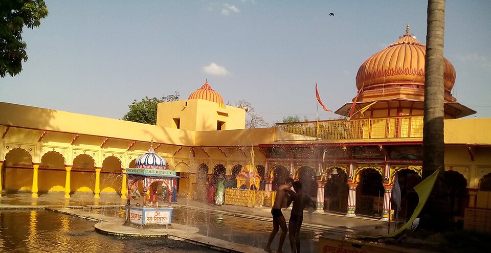 HERITAGE_2025's tweet photo. The birthplace of Luv and Kush, it features temples dedicated to Sita and Laxman, along with several kunds. It hosts the famous Sitabari fair in May–June and is known as the Kumbh of the Sahariya tribes.45km from #Baran, popular place of worship and picnic spot. 
#Tejran https://t.co/Tw4e43Cobt