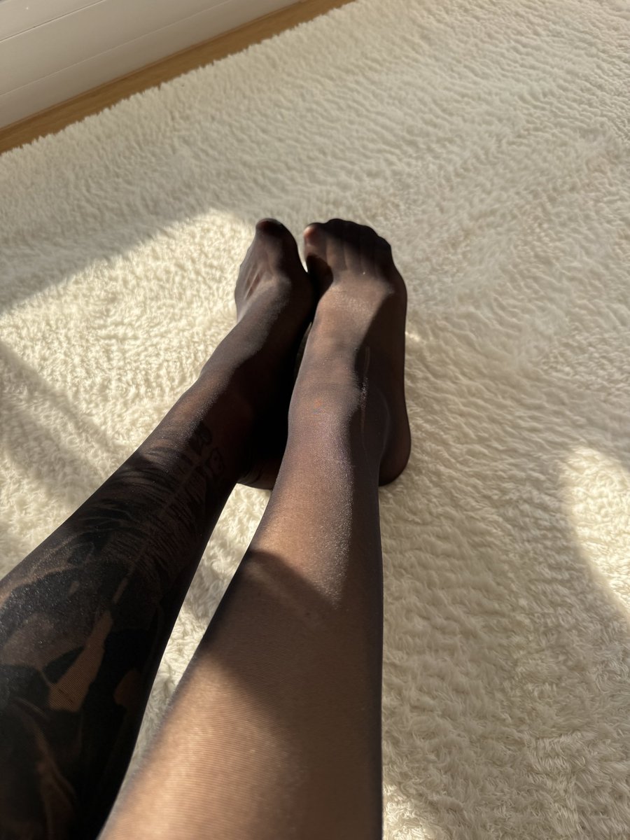 _goddess_lorena's tweet photo. Bitteschön L0ser. Bete sie an und massier sie https://t.co/EhLL3VuPBf