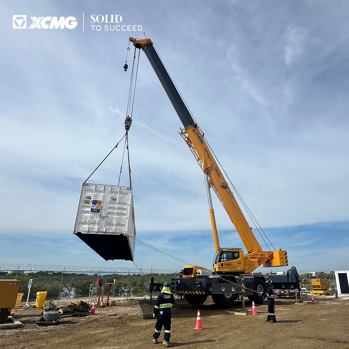 XCMG_Crane's tweet photo. The XCMG XCR110L5 rough terrain crane is on site for the Monterrey Power Plant Project, supporting the lifting of containers and equipment components with precision and power.
#crane #xcmg #XCMGProduct #XCMGCrane #SolidtoSucceed https://t.co/teUDHeFVx4