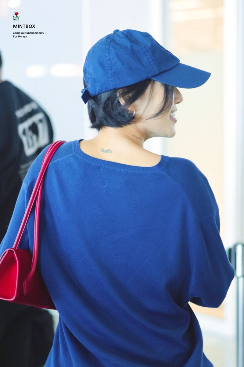 mintbox_0619's tweet photo. 261009 ICN➡️KUL

#마마무 #화사 #Hwasa 

❤️💙 https://t.co/P9ADh292dr