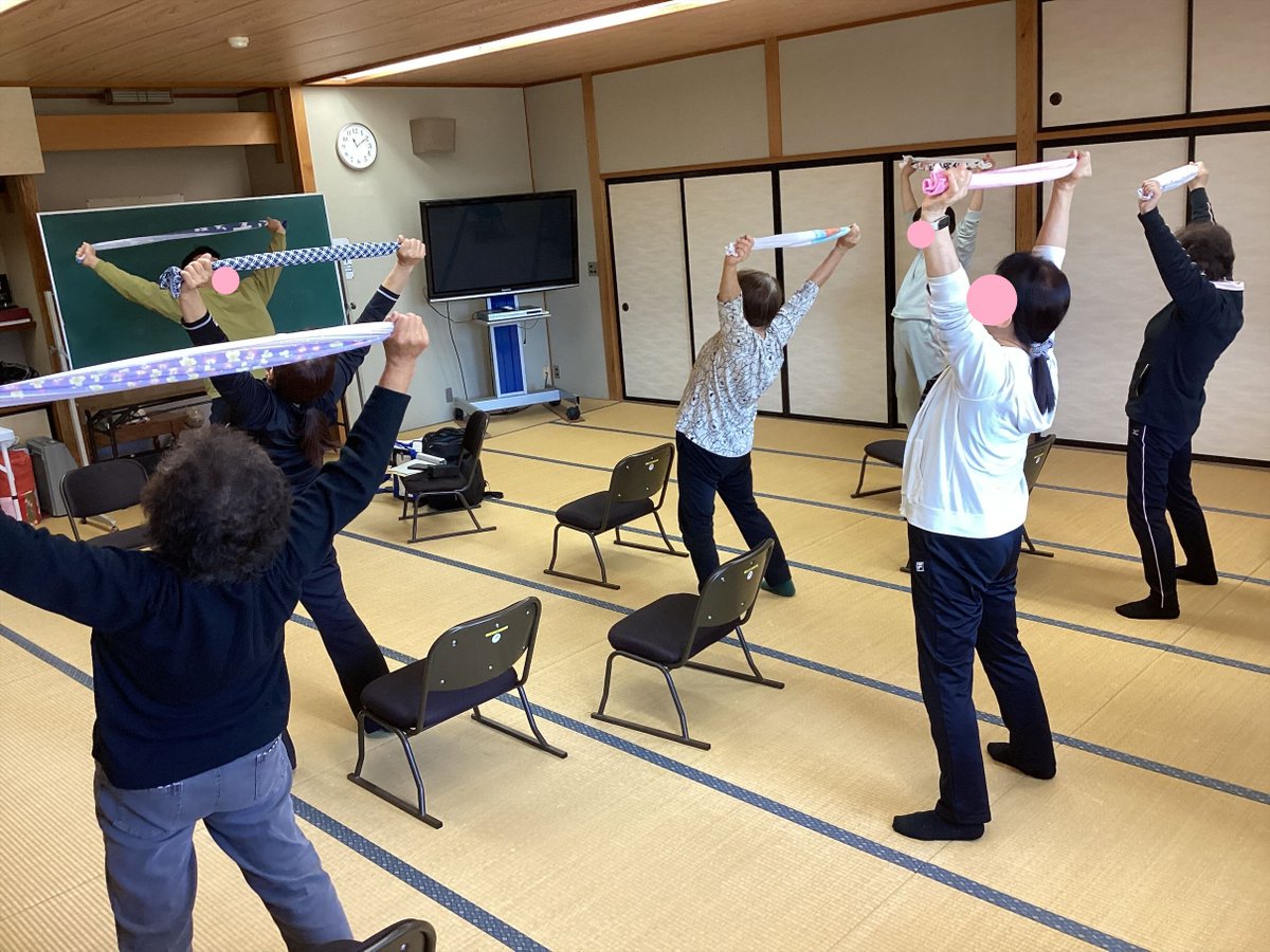 hokubuhoukatu's tweet photo. ＃七座公民館 で心と体の健康教室「はびっと」でした！県のスポーツ科学センターから運動の先生をお招きし、いろいろな運動を教えていただきました😊たくさんの笑いが溢れ、とても楽しく運動することができました💪自宅でできる運動もあり、ぜひ実践してほしいです😁
＃北秋田 ＃地域包括支援センター https://t.co/SMP9LEfuiY