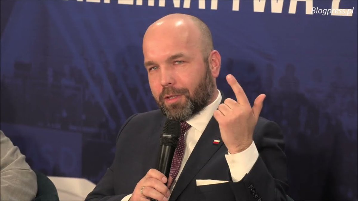 BartStaszewski's tweet photo. Doradcą @LukaszGibala jest @WojciechMucha, który uważa ideologią LGBT jest zagrożeniem dla społeczeństwa i ma destrukcyjny wpływ na świat. To człowiek z Gazety Polskiej która produkowała naklejki „strefa wolna od LGBT. Co to mówi o kandydacie na prezydenta Krakowa? https://t.co/YKnWoTvr7F
