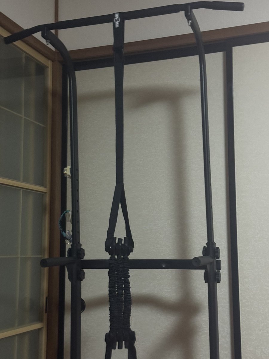 g178504's tweet photo. 補助付けたらどうにかできます。
ただマシーンの支柱っぽいところにぶつかるし、バネのところにタマタマが当たります。何とかならんかね。 https://t.co/4lacRjbibX