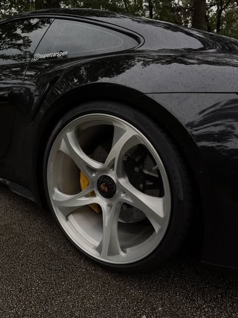 omeLuxe's tweet photo. Porsche 911 Turbo S 🖤 https://t.co/ljJXpjt8yh