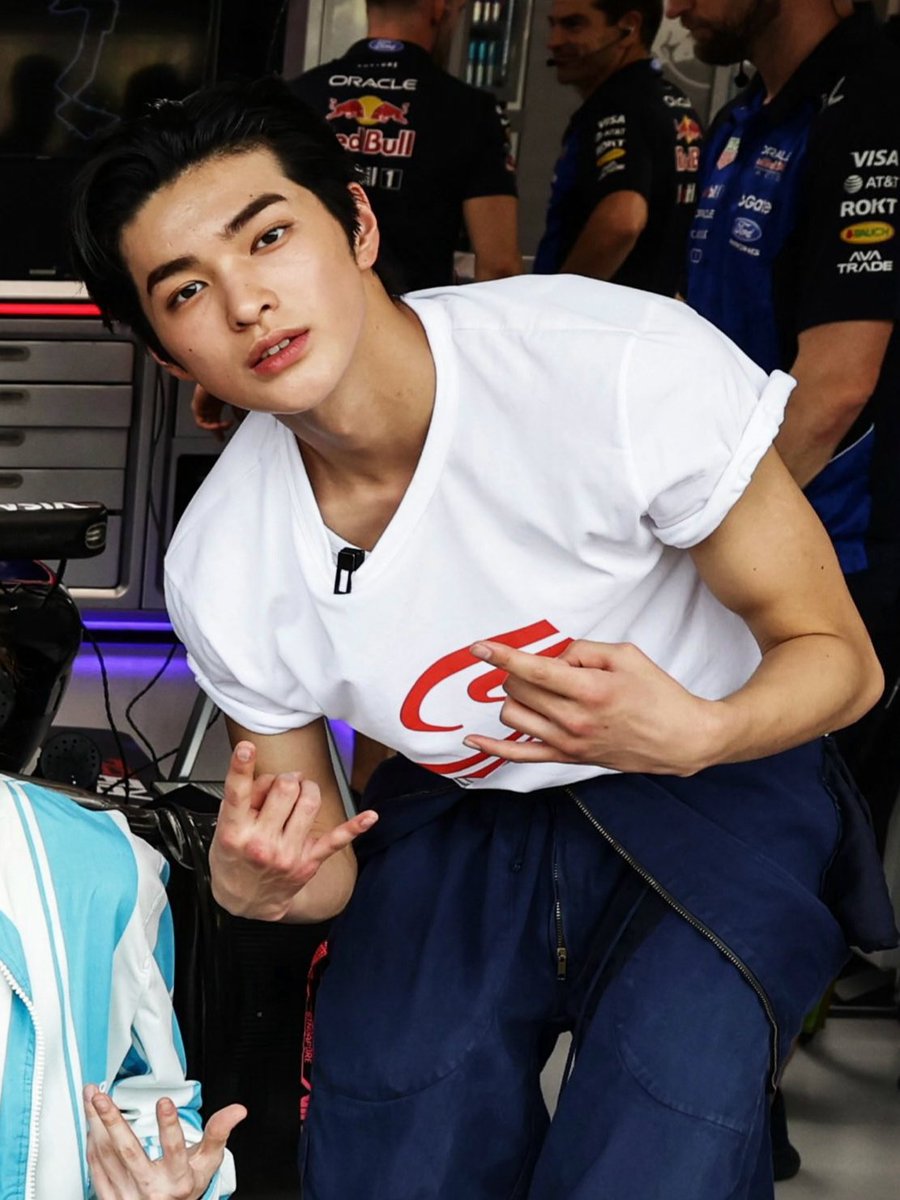 eommiho's tweet photo. F1 Keonho Seonghyeon https://t.co/CkEAhM28I1