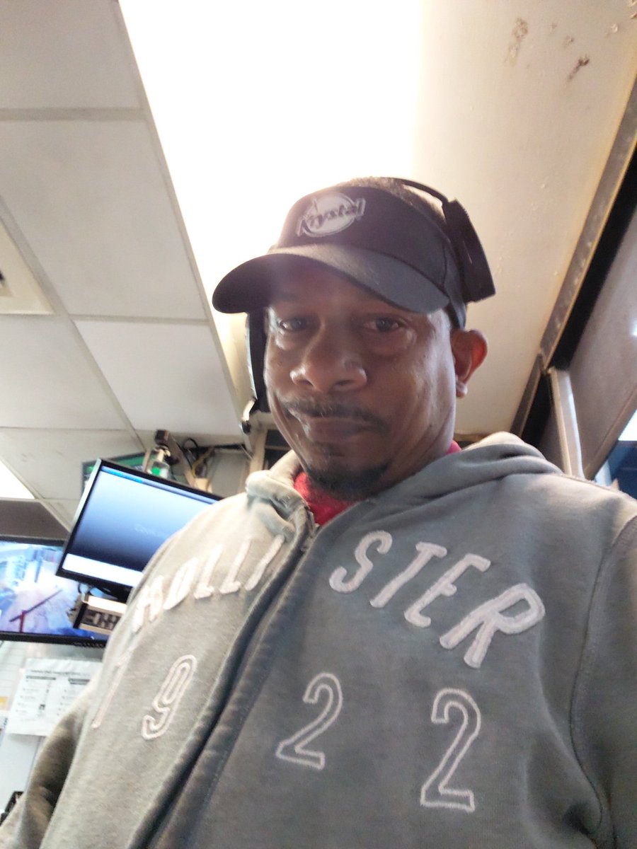 A1exander1977's tweet photo. At work  making that bag 🤑🤑🤑 https://t.co/6A5lSxKuk6