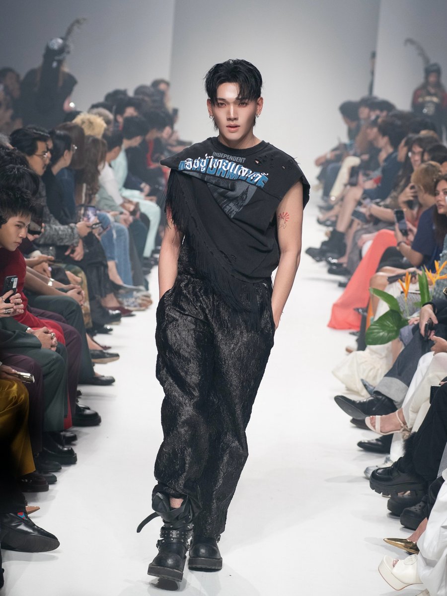 gnest_official's tweet photo. Thank you @issuethailand for having #KRITTIN_PERSES, #JUNG_PERSES, and #PALM_PERSES, and #VVONSUGUNNASIL for having #NAY_PERSES on the runway at BIFW2026. ✨

@perses_official  
@kritxxn @jungwboo_ 
@palmww06 @naranvik 

#SiamParagonBIFW2026
#PERSES_TH #BIFW2026 https://t.co/g12vk0b3Kl