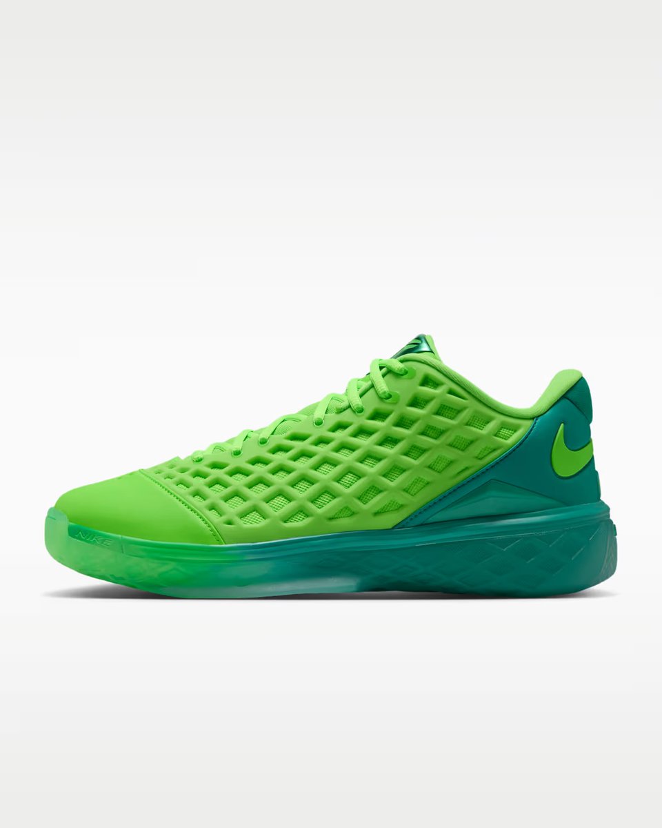 SneakerScouts's tweet photo. Nike Kobe 3 Low Protro 'Grinch' 

Available via @nikestore $152.97 (retail $190) #ad 

>>> https://t.co/RBvZ96fcBJ https://t.co/66GP0kTrb7