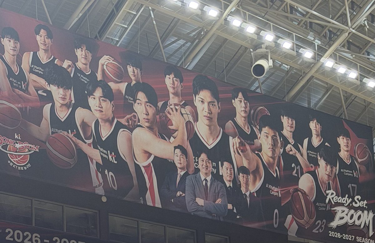 jjeong_zip's tweet photo. 그냥 웅장하게 Ready,Set,BOOM.
선수단 넣어도 좋을 것 같은데 이번시즌 사진 예쁘던데 왜 안 넣지 https://t.co/vMi1C128XA