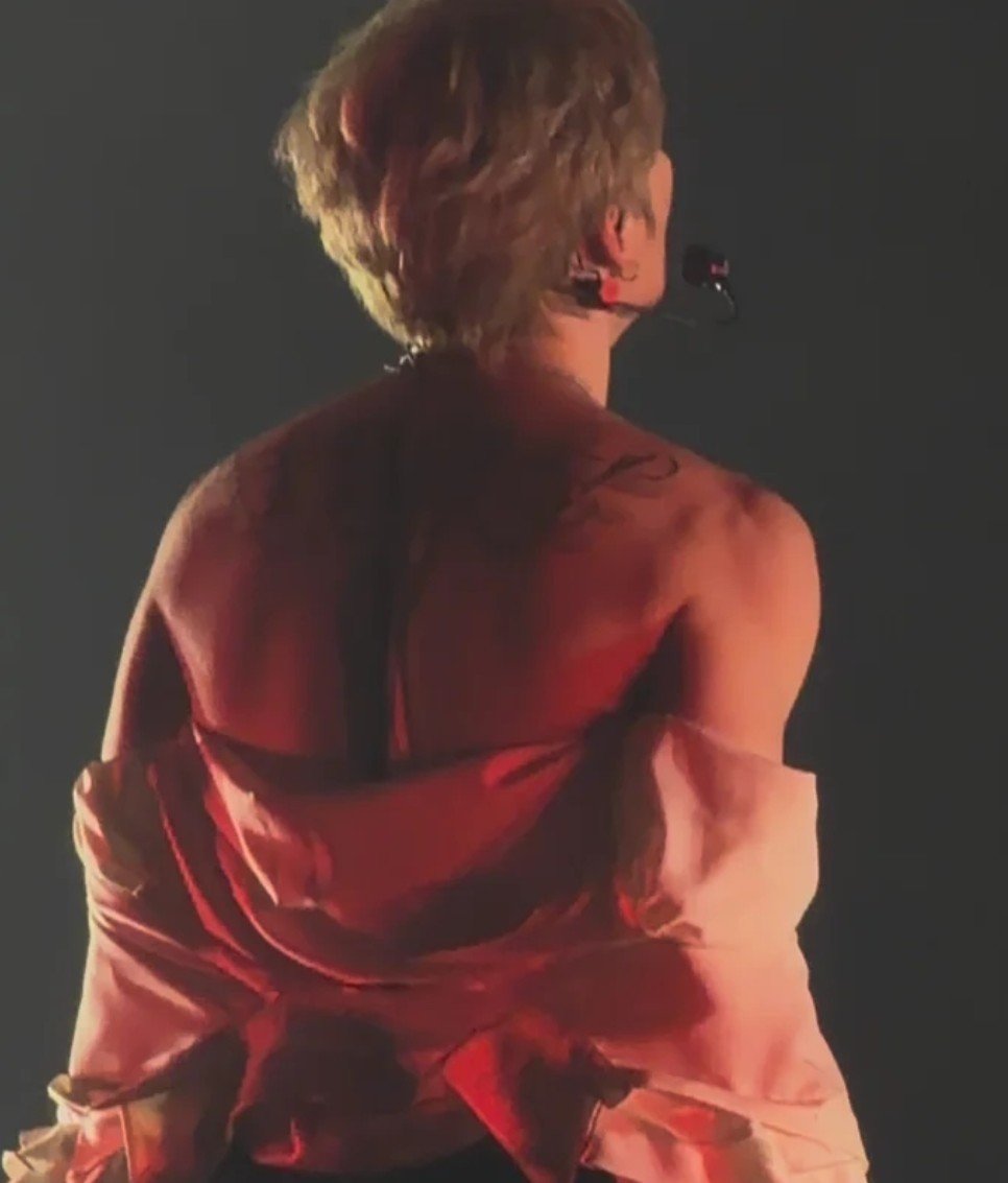 gojoshatoru's tweet photo. jaejoong showing his iconic back tattoos

2008                               2026 https://t.co/zEoBXQNqfQ