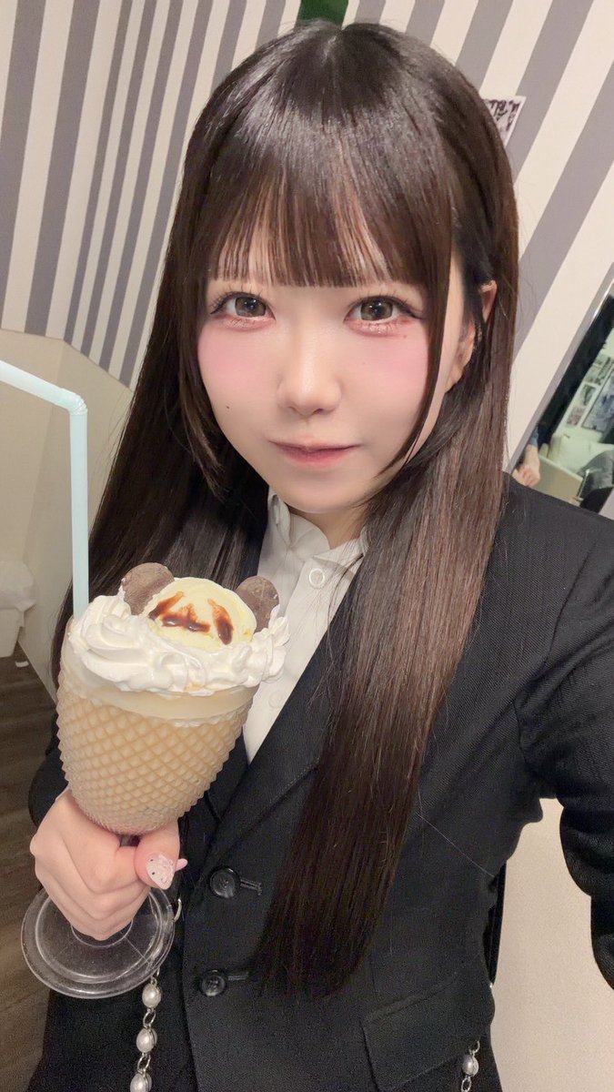 pandapass_info's tweet photo. こんばんは🦂です

大人フロート可愛い出来になりました〜‼️

先生の癒しのドリンクになってますので是非この期間に頼んでください👍

#コンカフェ #メイドカフェ #ぱんだぱすぽーと https://t.co/gyzyCs3DAE