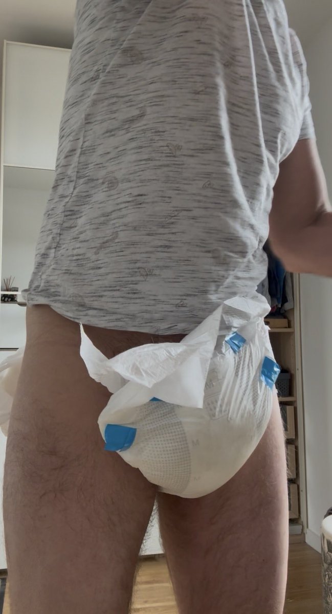 Arkanns92's tweet photo. Time to change 😅
#diapered #diapered #diaperlover .#gaydiaper #abdl #adultdiaper #diaperlovers #diaperlife https://t.co/6afWhtqrSV