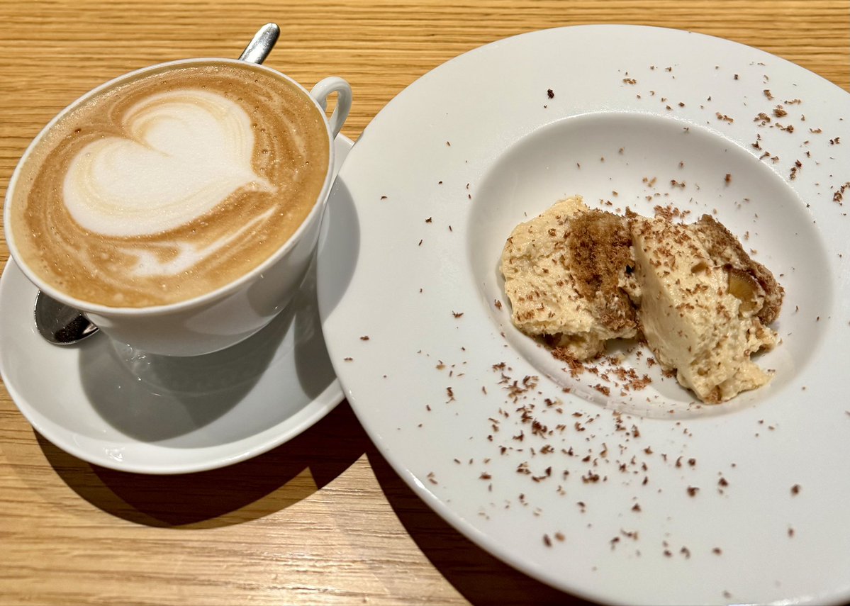 OLIVIA_relax's tweet photo. マロンティラミスとカプチーノにて〆 https://t.co/KPy7llaYTd