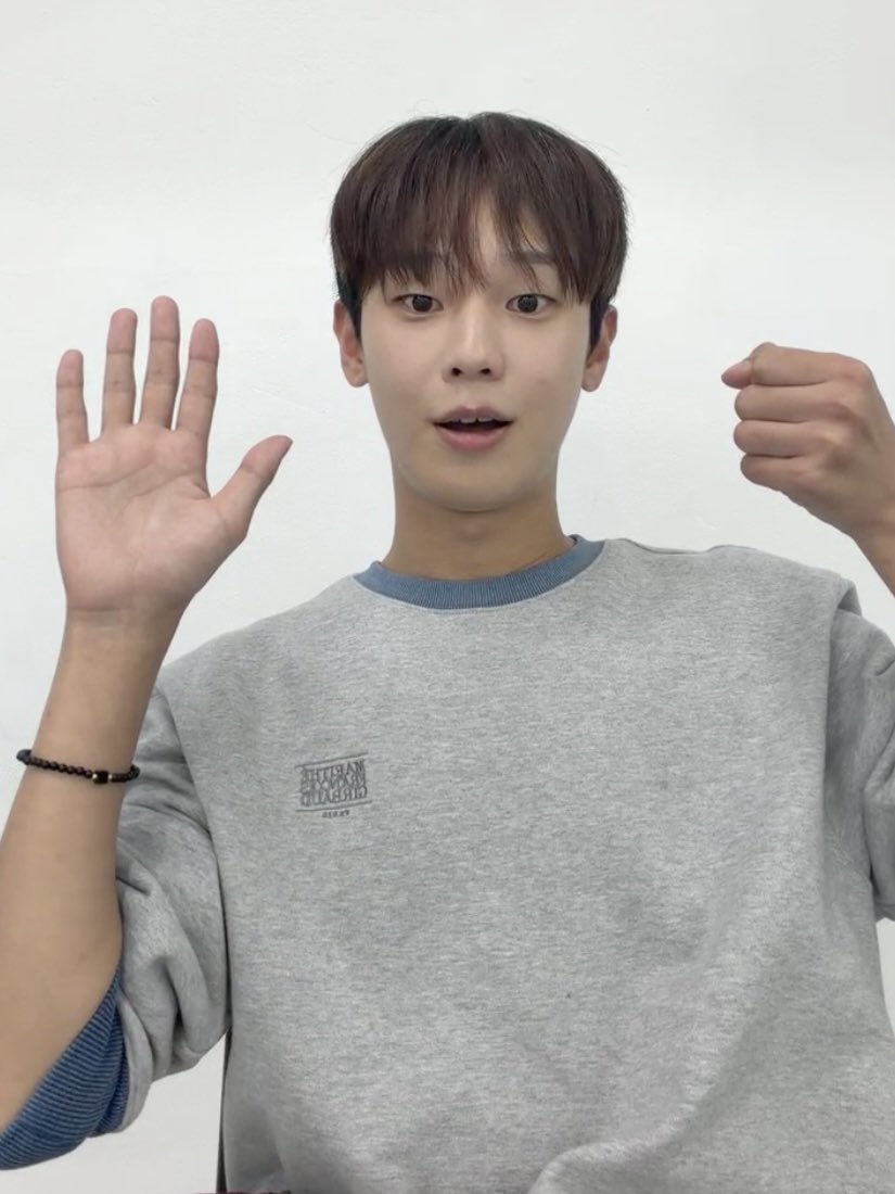 or71cr's tweet photo. 케로피 따라하는 남자 처음 봄 https://t.co/7lj87Fdy17