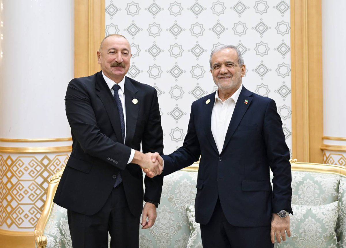 AzEmbIran's tweet photo. Oktyabrın 9-da Türkmənistanın Türkmənbaşı şəhərində Azərbaycan Respublikasının Prezidenti İlham Əliyevin İran İslam Respublikasının Prezidenti Məsud Pezeşkian ilə görüşü keçirilib.

https://t.co/GMtl1KIzQ9 https://t.co/H20BfUxq9E