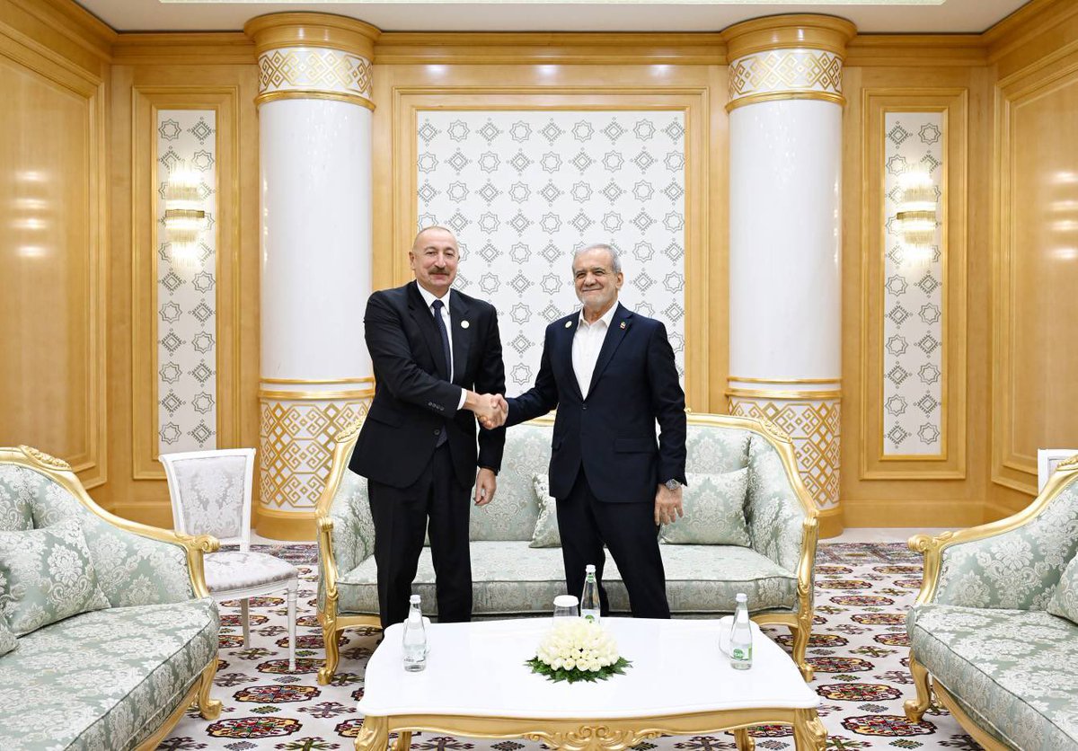 AzEmbIran's tweet photo. Oktyabrın 9-da Türkmənistanın Türkmənbaşı şəhərində Azərbaycan Respublikasının Prezidenti İlham Əliyevin İran İslam Respublikasının Prezidenti Məsud Pezeşkian ilə görüşü keçirilib.

https://t.co/GMtl1KIzQ9 https://t.co/H20BfUxq9E