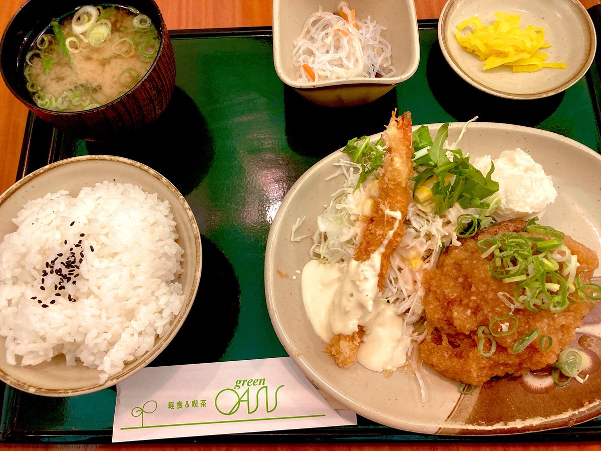 chixoxoGamer402's tweet photo. しごおわ後の晩ごはんはおろしハンバーグ定食wこのボリューミーで950円はコスパよすぎっ！！
で食後の運動（散歩）したからマックのパイ2個ずつ買ったんだがパイの量にたいして
紙ナプキン大量で笑ったw数えたら25枚あった https://t.co/0IYYxOyeNU