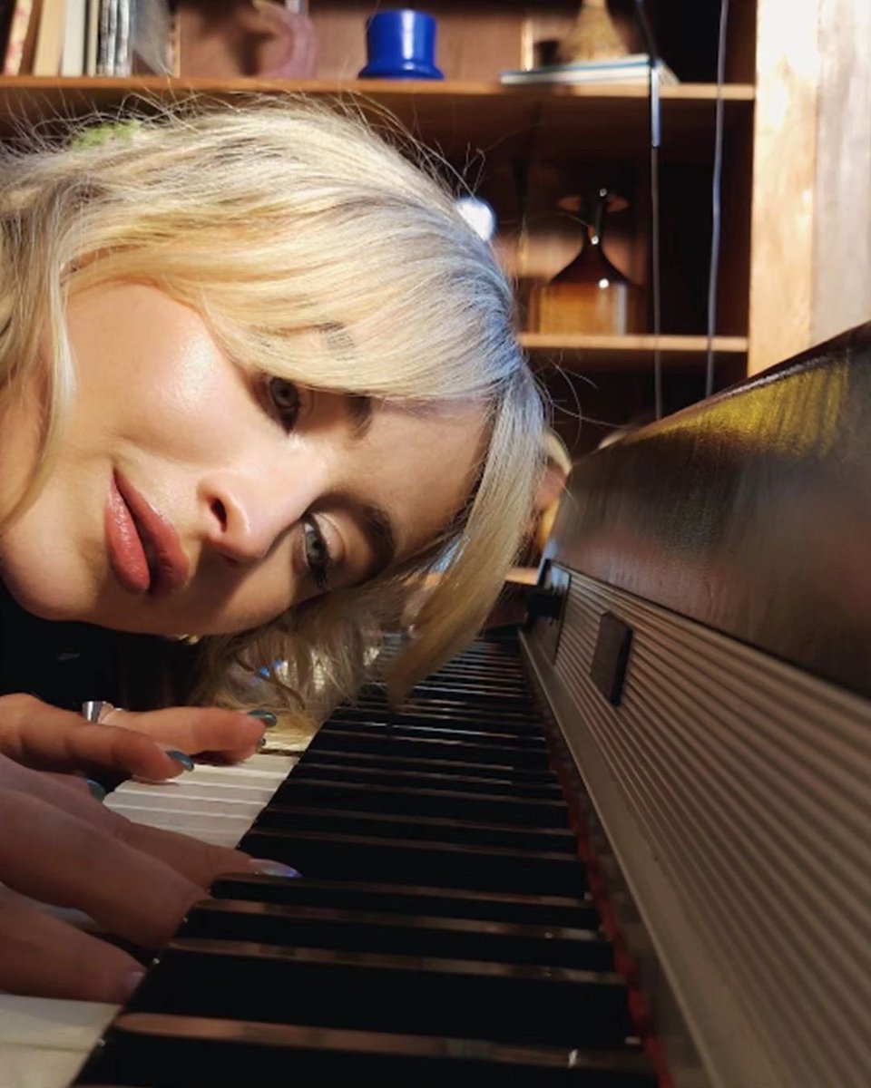 Sabrinaaccount4's tweet photo. Behind every beautiful melody is a heart hoping to be understood. ❤️🎶 Is there still a man out there who believes loyalty and true love are worth waiting for? https://t.co/BdfiqBXAbD