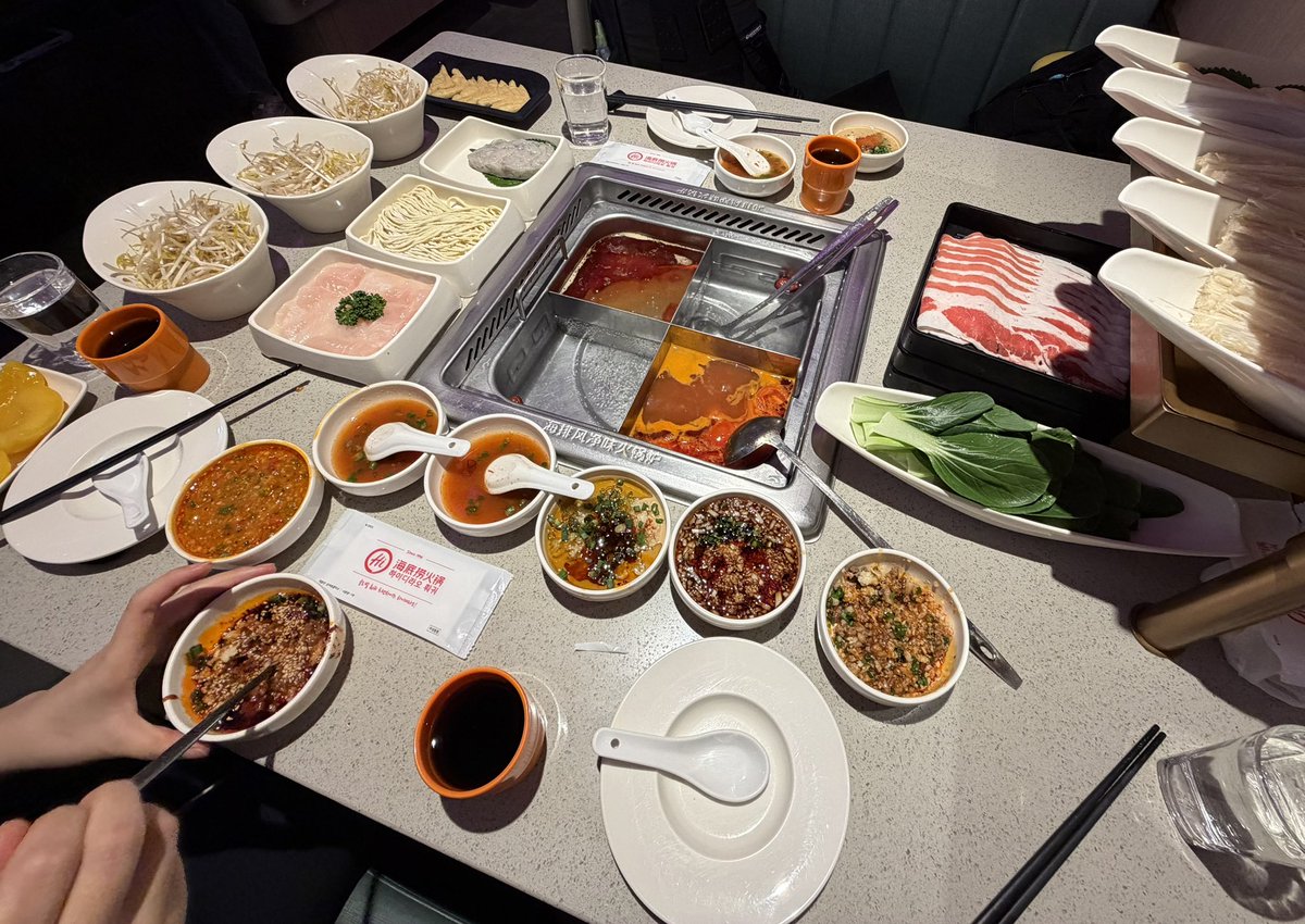 kumachieving's tweet photo. 석준소스 마늘 4번 참기름 3번 넣으라는 거 보고 눈 비볐는데 맛있긴 맛있네요 완전 한국인 입맛 저격
하루아소스 10점만점에10점 ✔️ https://t.co/mr7joiWII1