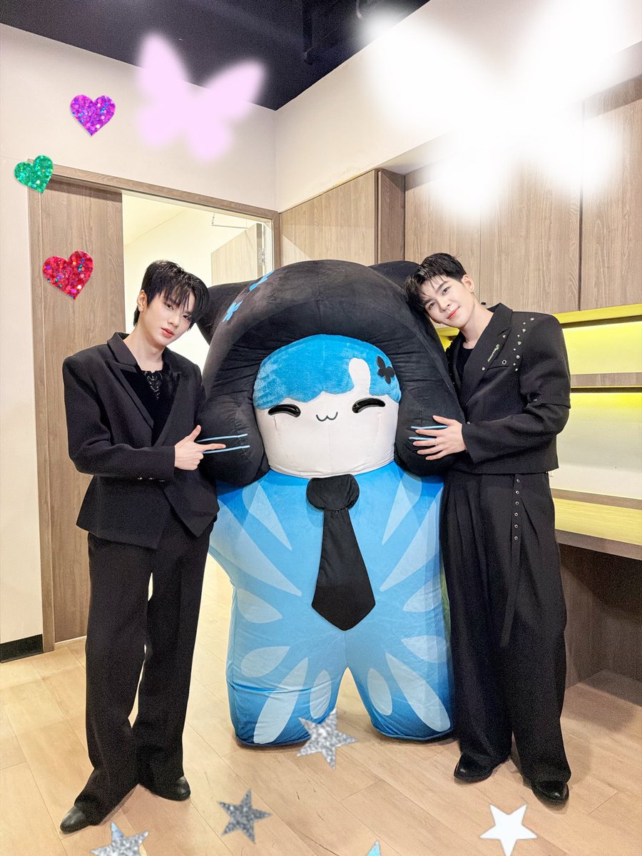 MhiiPraew_DMD's tweet photo. ชะวิ้ง~ 💫 น้องแพรว ปะป๊าเซฟ แด๊ดดี้อู๋ มาแน้วค่า งิงิ คิดถึงคุนย่ายที่ฉุดเยย วันนี้มาหากันเยอะม๊าก ส่งกำลังใจให้แด๊ดปะป๊าและหนู ด้วยน้าคะคุนย่าย ใจเต้น ตึ้กตั่กตึ้กตั่กเยย งิงิ 🦋🩵😘🫶🏻

AUAUSAVE MHIIPRAEW AT LIPTOK EVENT   #BeautyBuffetLiptokEventxAUAUSAVE https://t.co/sI8ZFNAVYo