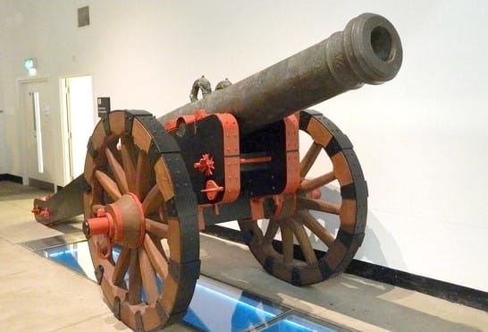 EmbSpainUK's tweet photo. Derry, Northern Ireland, hosts Spanish siege guns, recovered from the wreck of La Trinidad Valencera in Kinnagoe Bay. 
 
The castings on the cannon include the arms of England combined with the arms of Spain, illustrating Spain’s claim to the English crown. 
 
#SpainInUK https://t.co/HUaqPt6Gtv