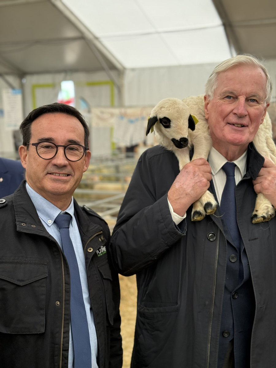 MichelBarnier's tweet photo. À Cournon-d’Auvergne, comme chaque année, à l’occasion du Sommet de l’Élevage, rendez-vous incontournable de nos territoires et de notre agriculture ! 

Un grand merci à @ChauvinLionel63 pour son accueil et ces échanges avec celles et ceux qui font vivre notre élevage. https://t.co/aILqINCbaa