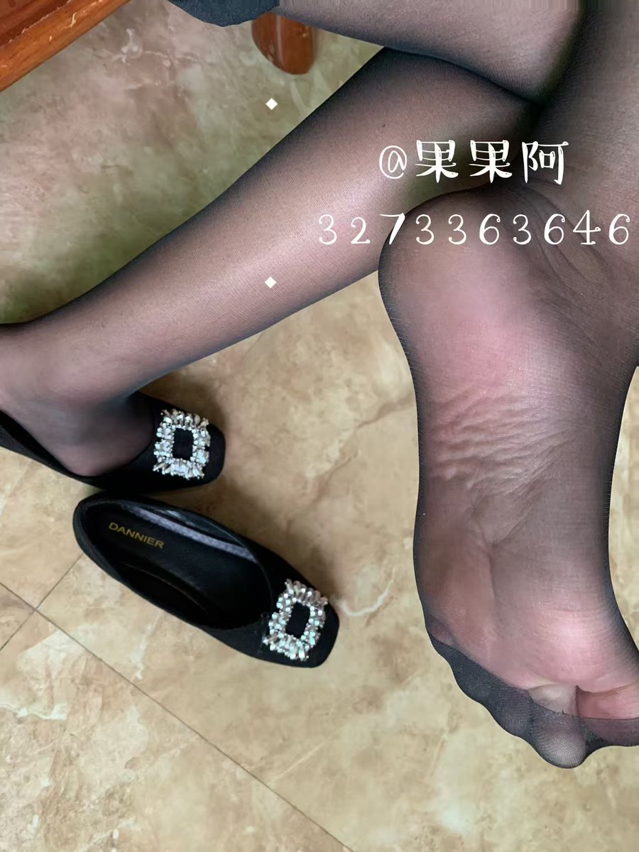 duorouguo1's tweet photo. ❗❗❗送福利❗❗❗
随机抽取3名粉丝
袜子🧦，内内👙都可选免费送
（邮费自理）
关注➕转推➕点赞在评论区抽粉丝送 https://t.co/AdTp1Zs2Kv