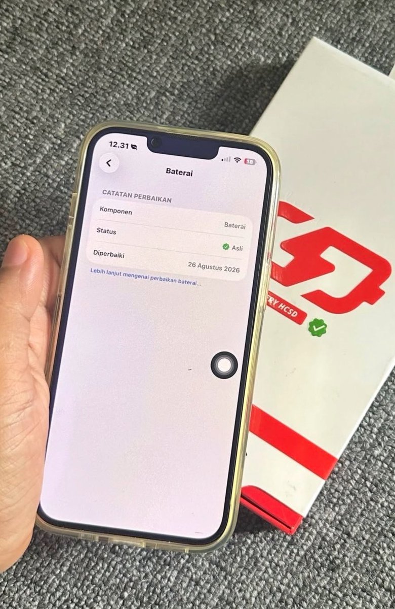 huhhh192's tweet photo. Lo ganti baterai iPhone di iBox. Harga Rp 1.449.000. Ditinggal 10 hari. Tanpa HP.

Temen lo ganti baterai iPhone yg SAMA. Tempat spesialis Apple. Ditinggal 30 menit, dikerjain depan mata.

Harga Rp 399.000.

Selisih Rp 1.050.000. Buat hasil yg SAMA-SAMA BH 100%,status tetep ASLI https://t.co/skr5mQ5nBb