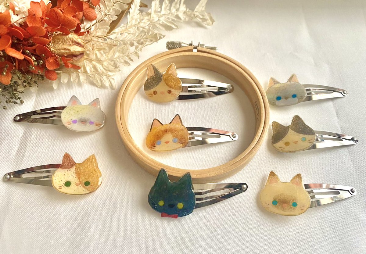 hinarico1014's tweet photo. 化け猫フェスティバルで販売する
『 手描きねこちゃんヘアピン 』です！

一匹ずつ色鉛筆で混食しながら描いた一点ものになります︎✐ 可愛く作れてうれしい♩

#ねこ #ハンドメイド作品 #化け猫フェスティバル https://t.co/xzbTBMfMtG