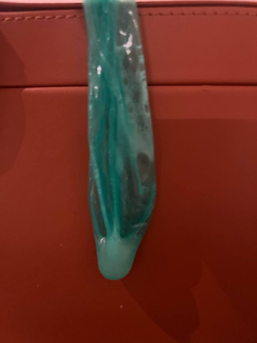Thomas026073531's tweet photo. Diese geile Kondome bekomme ich von meiner Herrin @Herrin_Tyra1 und ihrem Alpha.

Ich freu mich wenn sie ankommen, da wird alles brav geschluckt und kein Tropfen verschwendet.

#cuckold #spermaschlucker #kondom #loser https://t.co/PfePGPIQ7n