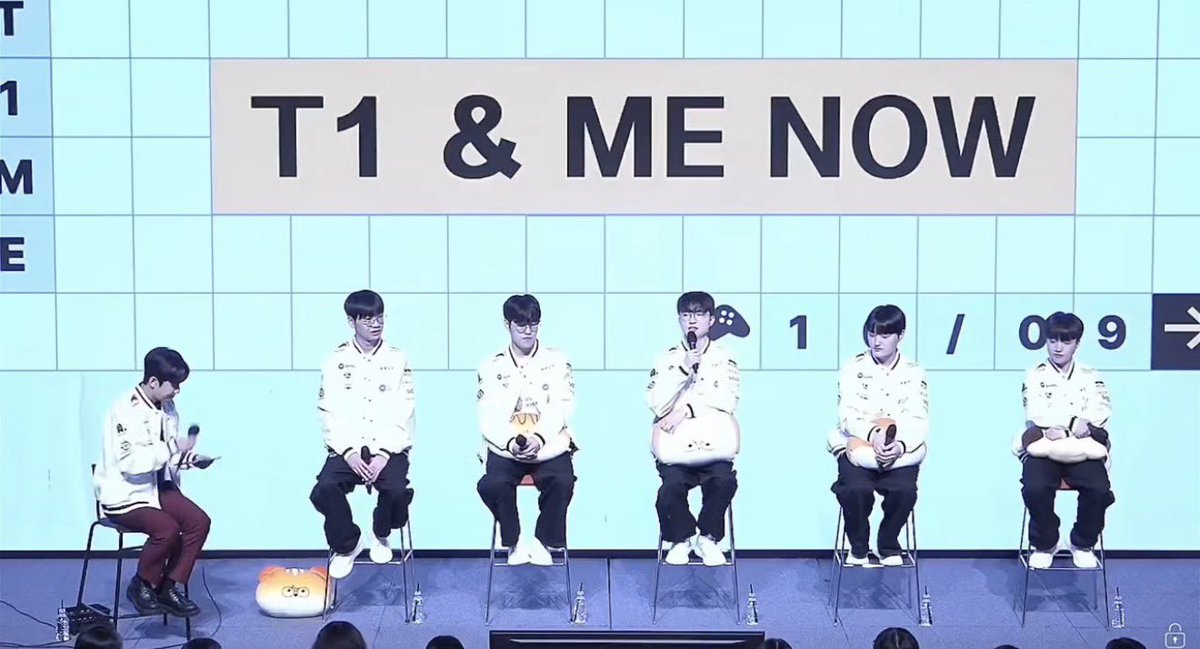arim_011's tweet photo. T1’s Worlds victory pledges 😆

#Keria: Visit a haunted house or an abandoned house
#Peyz: Go with Keria 
#Faker: Dress up as a ghost in a haunted house and stream for 24 hours
#Oner: Donate his Worlds prize money
#Doran: Run 5 km in under 30 minutes (He’s still disappointed he couldn’t finish it before)

I’m looking for 24 hrs stream one 👀✨