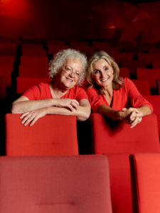 PeriodMagazine's tweet photo. Met @PeriodMagazine naar schouwburg, filmtheater, collegezaal én naar het werk #hormonen #menstruatie #menopauze #overgang https://t.co/8LpXInoBYc https://t.co/J1xvRGrDsu