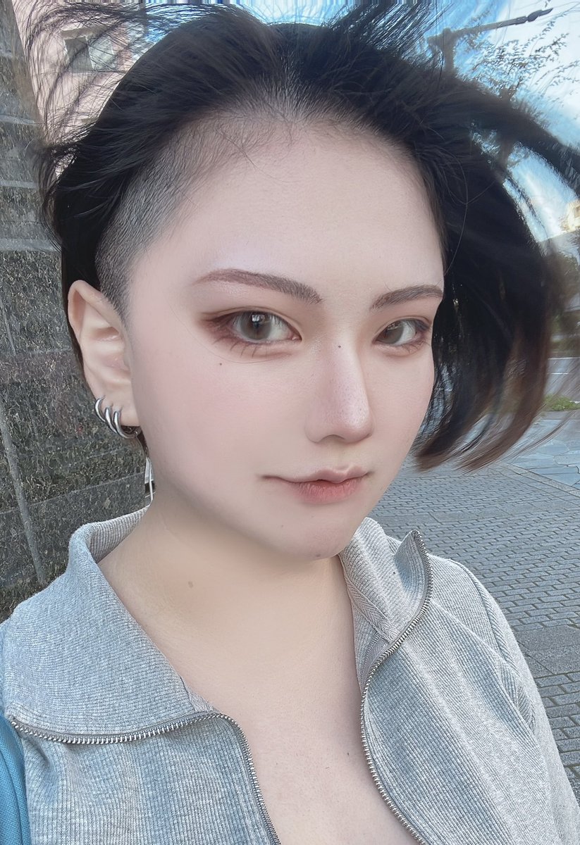 hime_turu1's tweet photo. 髪切った〜！風吹いたらイカつくなる〜！ https://t.co/Dk6OJ0E1u6