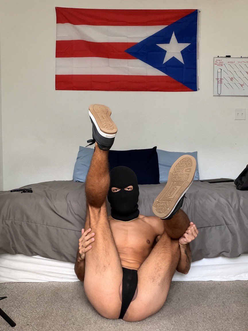 bbmaskedd's tweet photo. Friday 🖤 https://t.co/EqA8m2PCTa