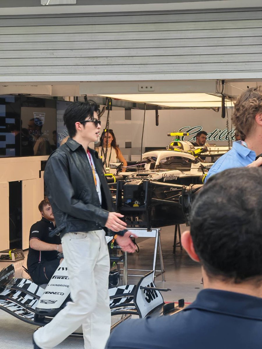 mmammmy's tweet photo. รางานสดจาก Track Walk โดย CEO บริษัทชั้นเอง555555 นางบอก นี่หรือเปล่าน้า เหตผลใช้ sick leave เต็มอีตรากฏหมายเลยน้า เทออน้าา  😂  #TommyHilfigerxPond #ppnaravit https://t.co/aNQbLbsjpl