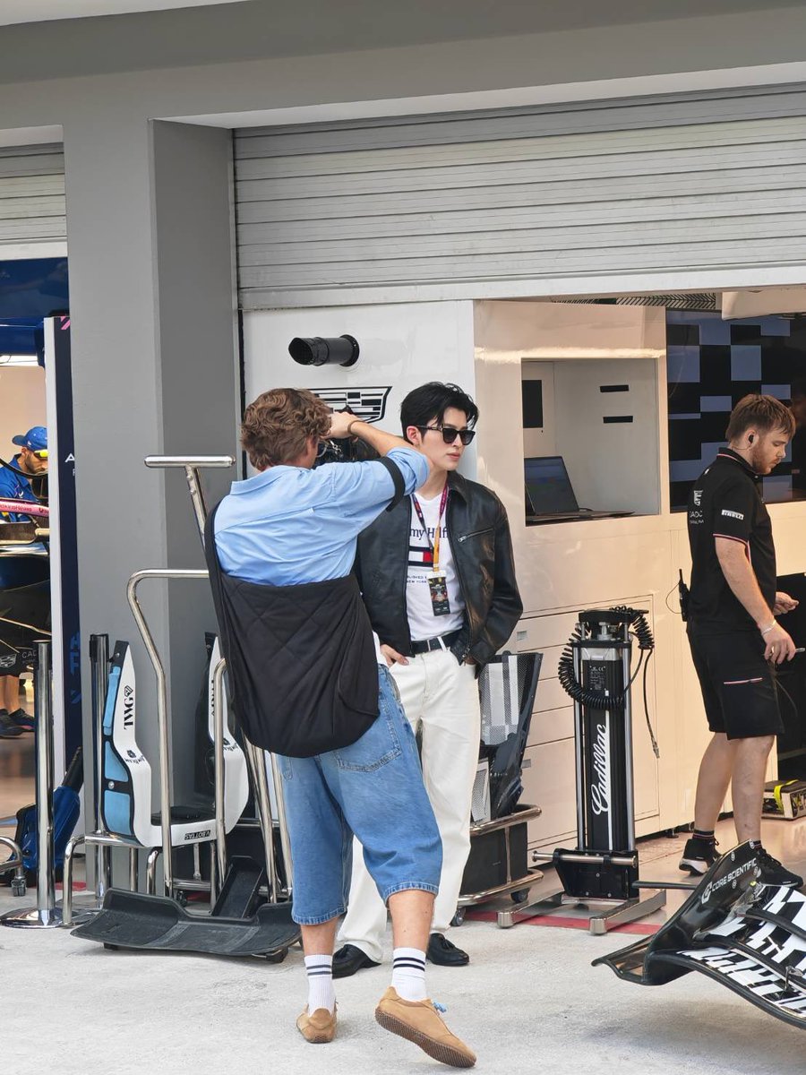 mmammmy's tweet photo. รางานสดจาก Track Walk โดย CEO บริษัทชั้นเอง555555 นางบอก นี่หรือเปล่าน้า เหตผลใช้ sick leave เต็มอีตรากฏหมายเลยน้า เทออน้าา  😂  #TommyHilfigerxPond #ppnaravit https://t.co/aNQbLbsjpl