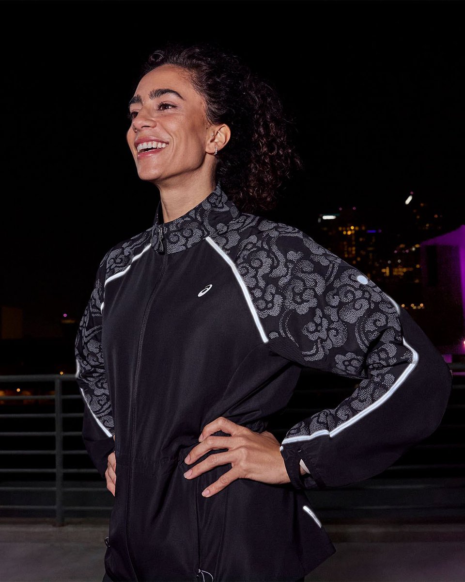 ASICS_India's tweet photo. Run feeling comfortable. Run feeling seen. 
 With reflective details designed to help improve visibility, the LITE-SHOW™ Collection supports you on every run.

Available now on https://t.co/ibxzldN270
 #ASICSLITESHOW #MoveYourBodyMoveYourMind #SoundMindSoundBody #ASICSIndia https://t.co/D06BKRWw1O