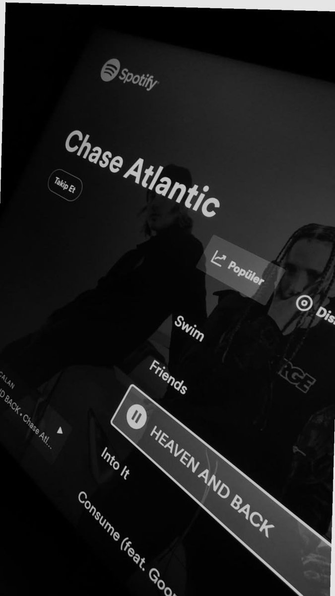 Jeahqyun's tweet photo. Leather jacket, pretty date, good music. https://t.co/MsEbDrX8nu
