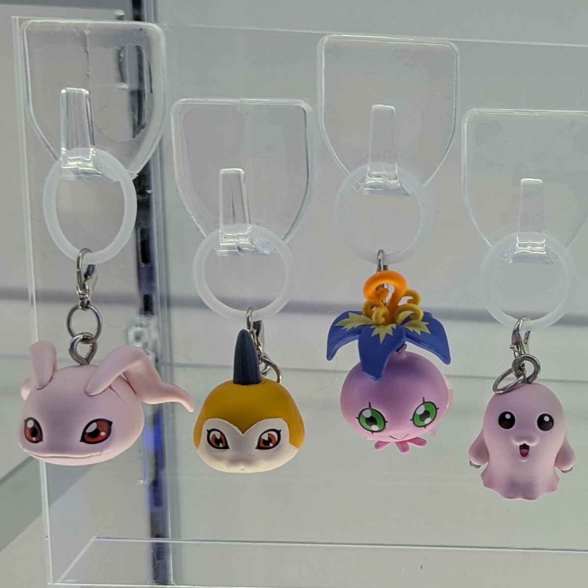 guernicass4's tweet photo. デジモンアドベンチャー
めじるしアクセサリー3

11月発売予定ガシャポン
300円

ガシャっと回してポーンツアーズ2026にて展示中！ https://t.co/JuagVJKja1