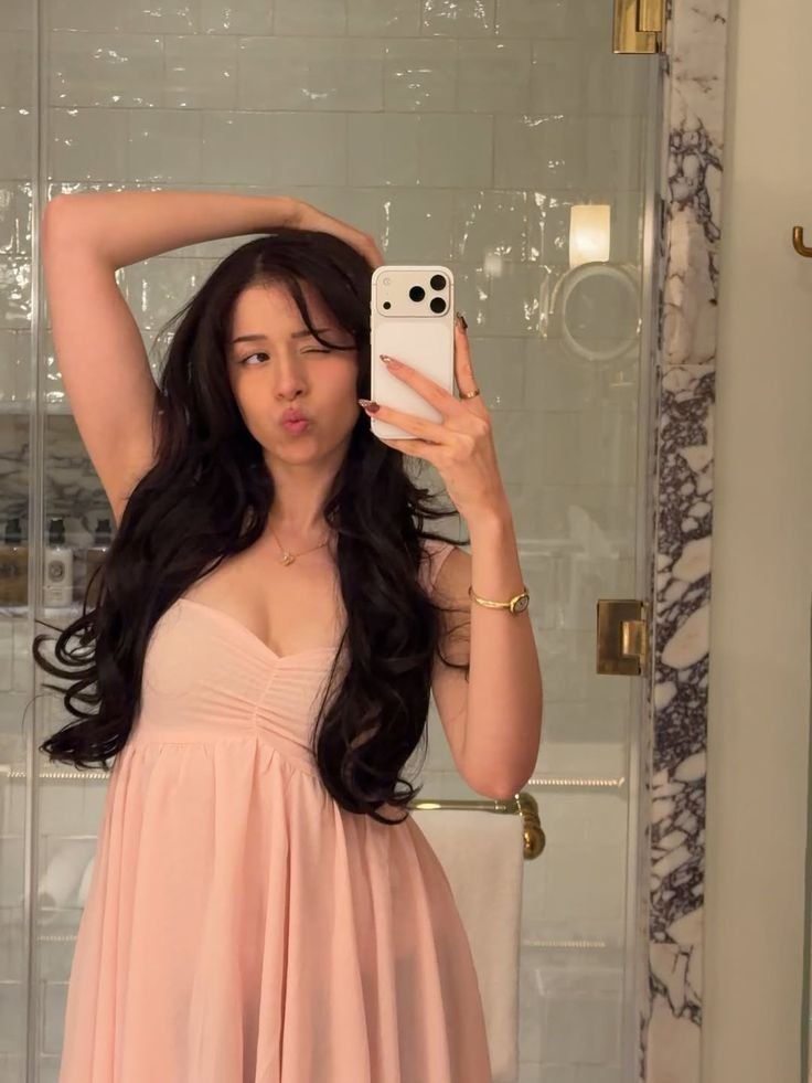 AussieBloke1780's tweet photo. Forever my favourite streamer/woman 🥴🥵 All these haters need to stfu.
#Pokimane #influencer #hot #beautiful https://t.co/bJ0vT9CEIP